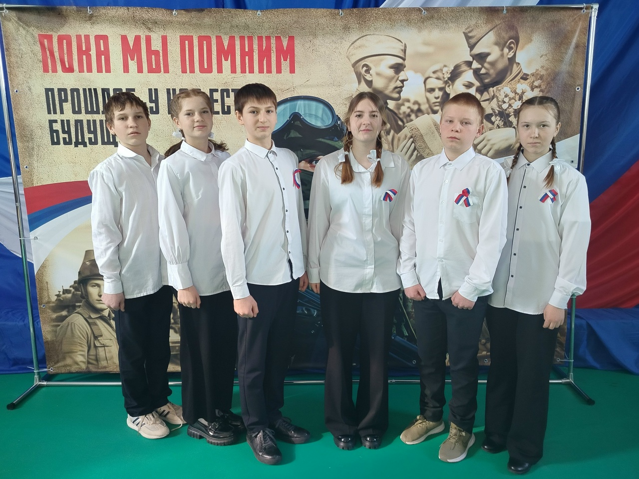 К ПОДВИГУ ГЕРОЕВ ПЕСНЕЙ ПРИКОСНИСЬ.